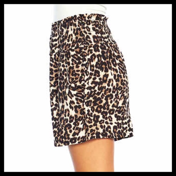 Three Dots Leopard Printed Shorts - Picture 5 of 6